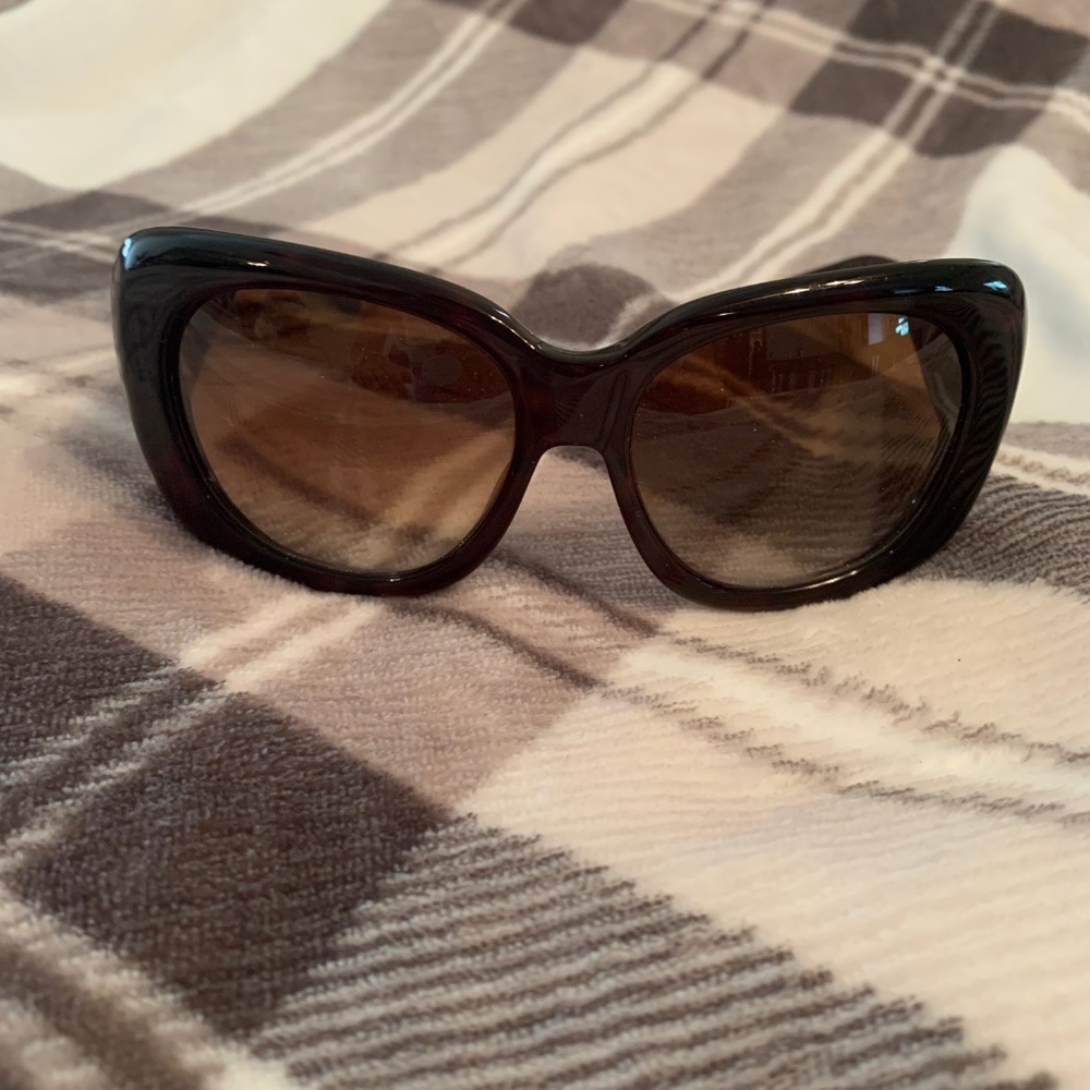 Oleg Cassini 57016 Sunglasses - Picture 3 of 5